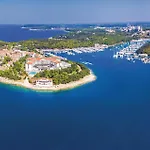 Awesome Apartment In Pula With Wifi *