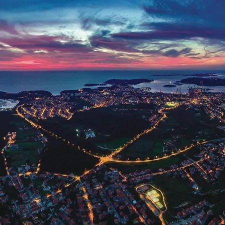 Awesome Apartment In Pula With Wifi *