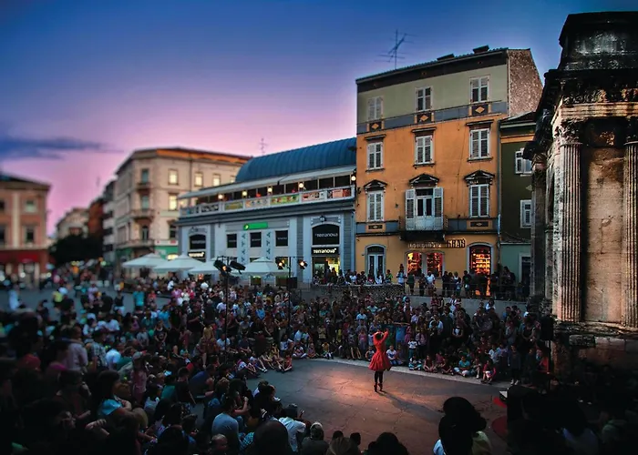 Apartamento Awesome In With Wifi Pula