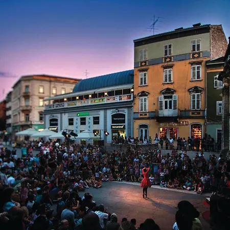 Lejlighed Awesome In With Wifi Pula